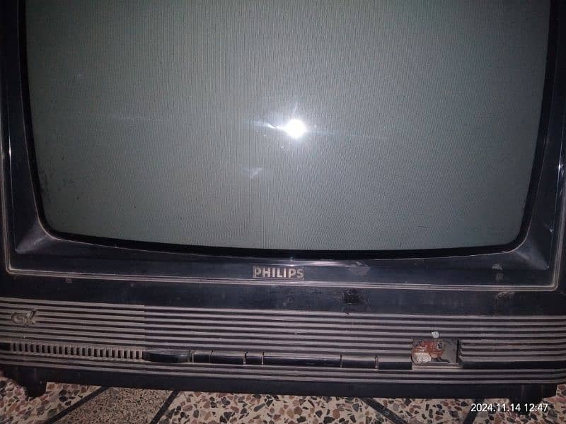 20 inch color TV Philips company good condition 0