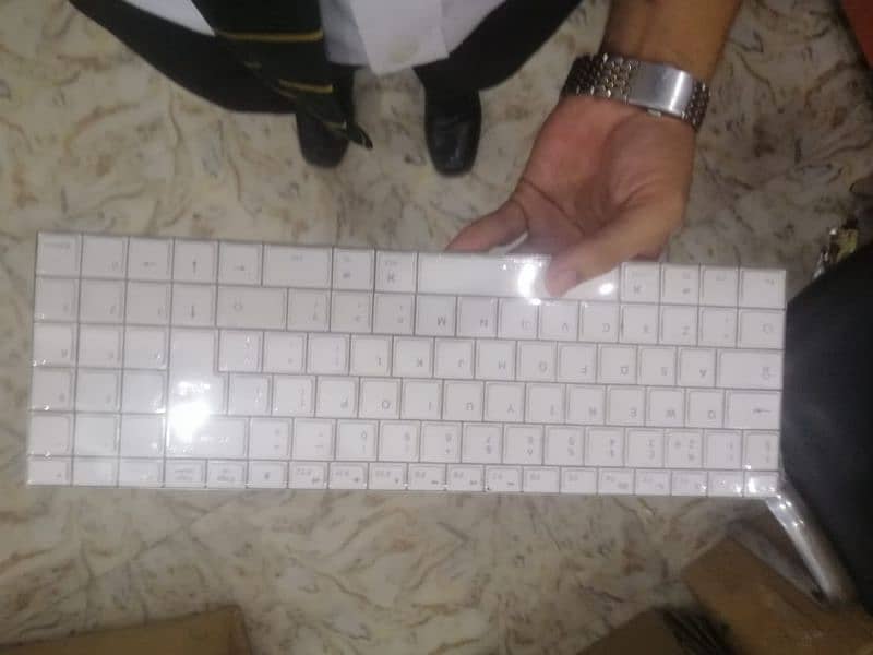 Wireless Apple keyboard 0