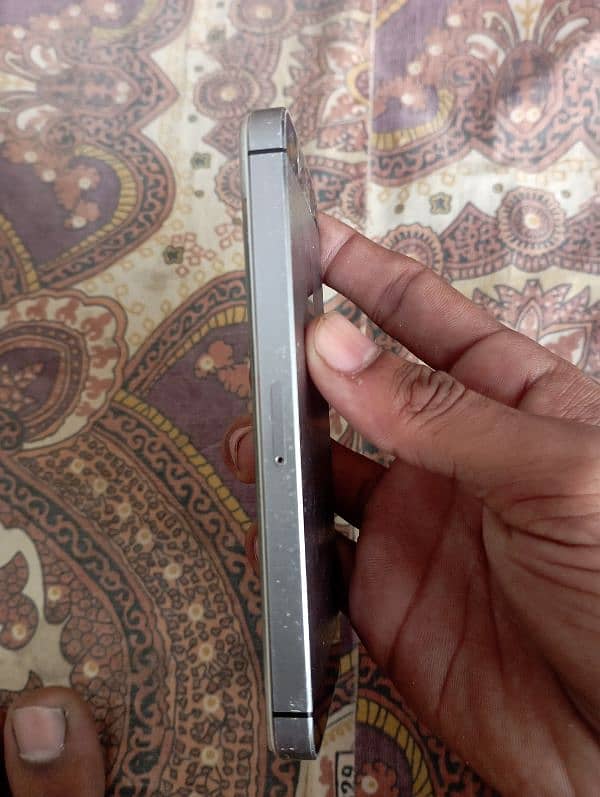 iPhone 5s pta approved 16 GB 7