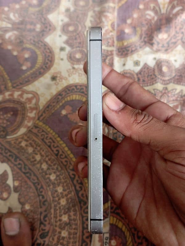 iPhone 5s pta approved 16 GB 8