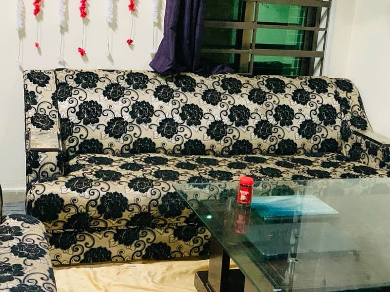 7 seater Sofa with big size tabel available on reasonable rate 0