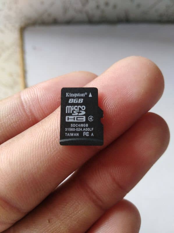 8gb micro SD card 0