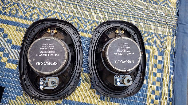 Kenwood speakers and amplifier negotiable on the spot 1