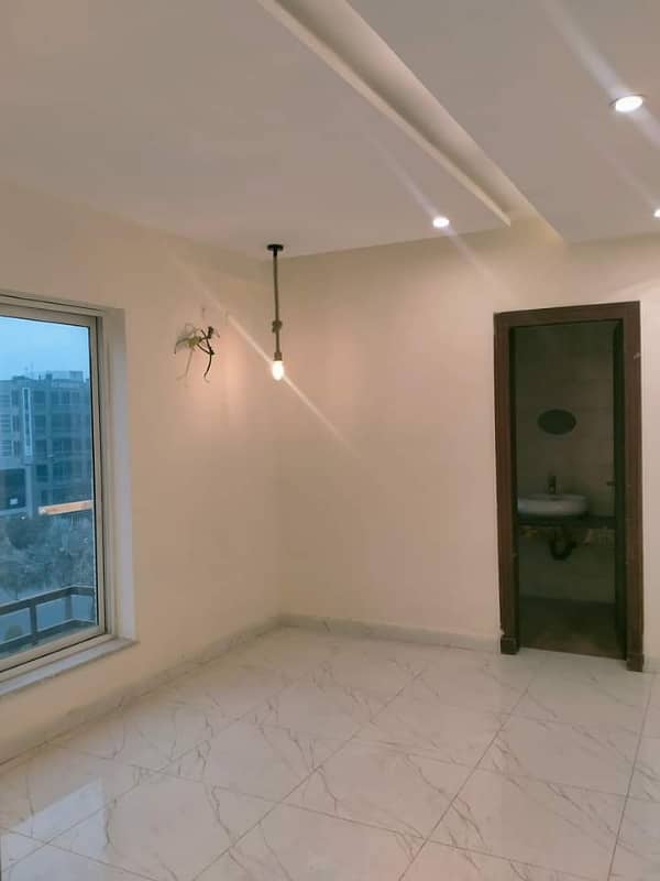 700 sqft beautiful flat for sale in johar town 2