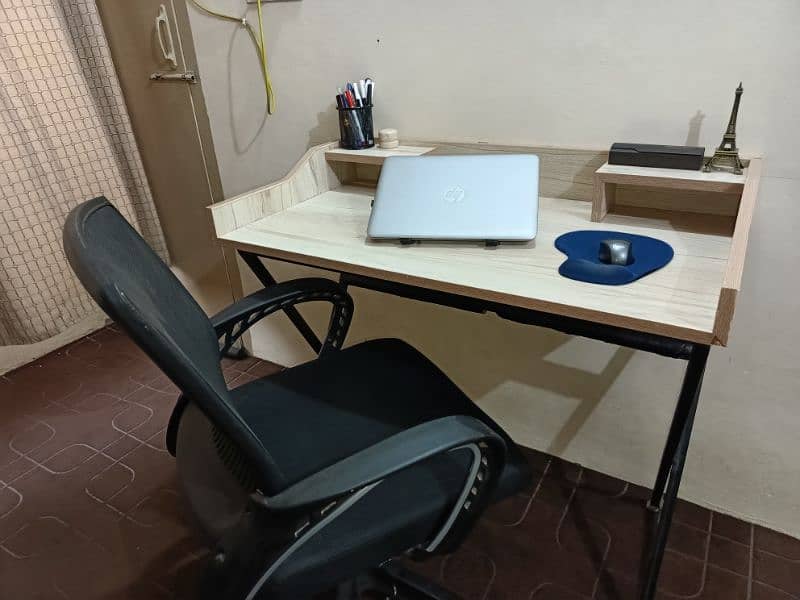 Office Chair and Table (1st hand) 2