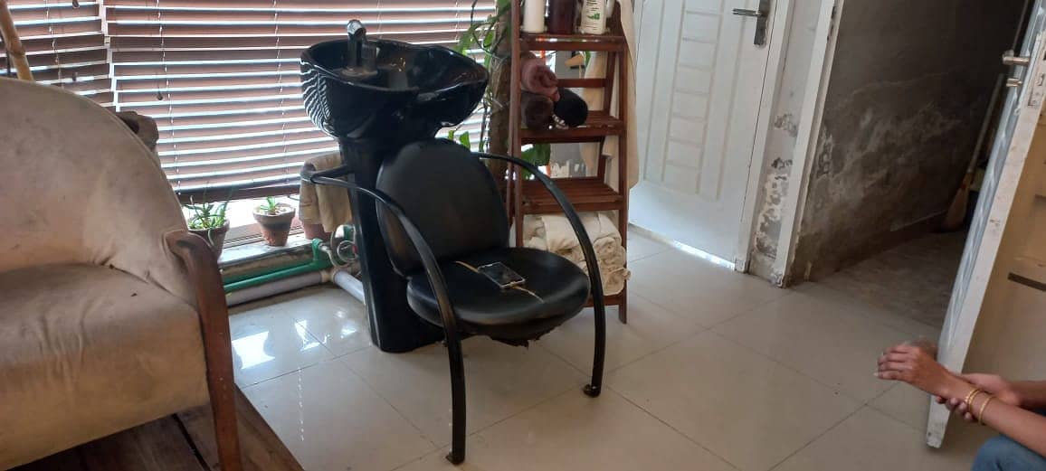 Salon / Saloon funriture / saloon chair /Hair Wash Unit/Barber Chair 6