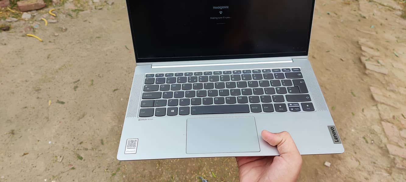 LENOVO'S IDEAPAD 4G LTE SNAPDRAGON 8C 4GB 128GB SSD 9