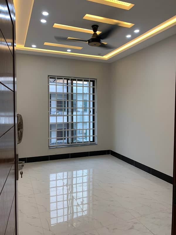 10 Marla Upper Portion Available For Rent Like A Brand New House Prime Location 7