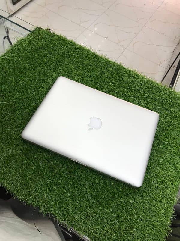 MacBook Pro 12 model. . 8+500gp 1