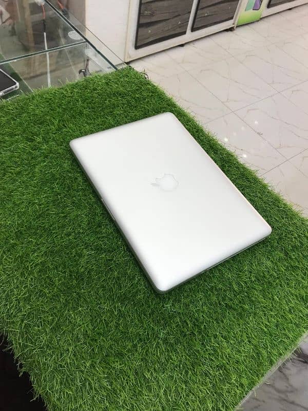 MacBook Pro 12 model. . 8+500gp 3