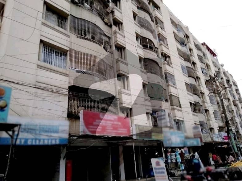 Prime Location Flat Sized 1350 Square Feet Is Available For sale In Gulshan-e-Iqbal - Block 13-D2 28