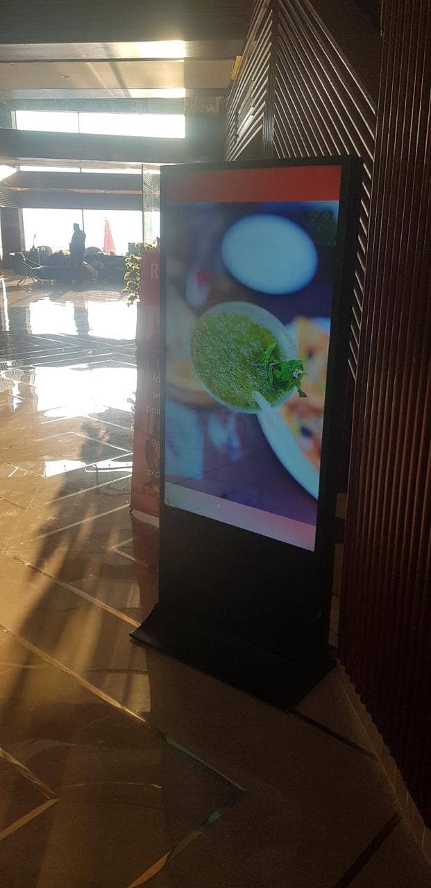 Digital Signage / Interactive LED / Touch Screen 3