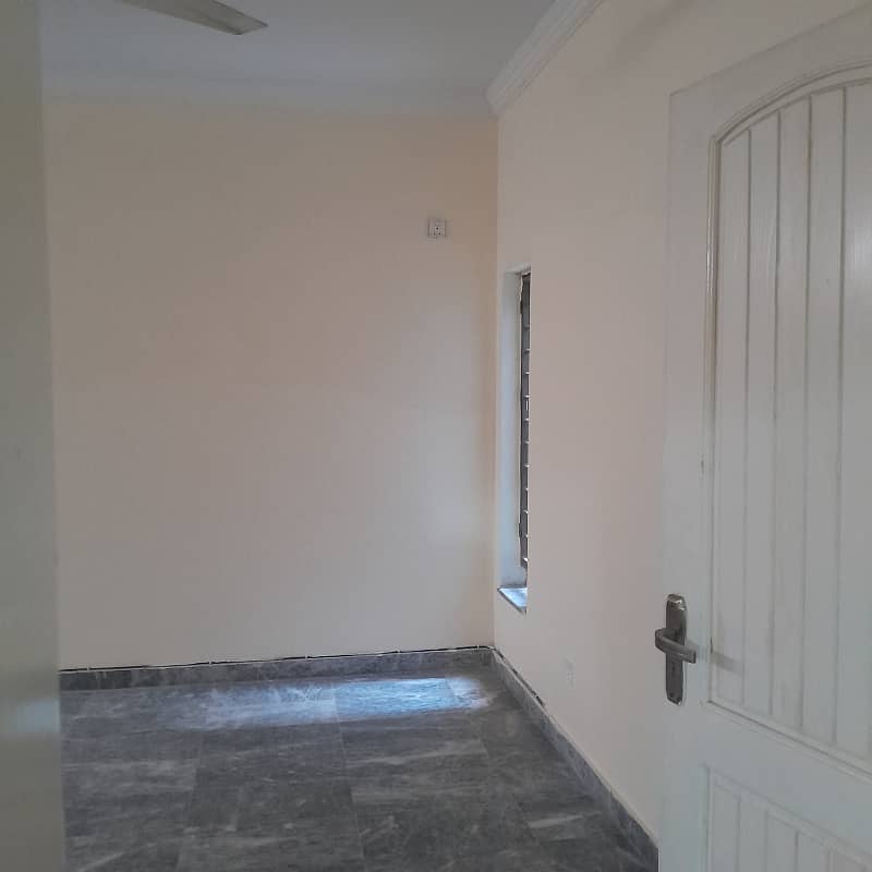 1 kanal lower ground portion available for rent in E11 6