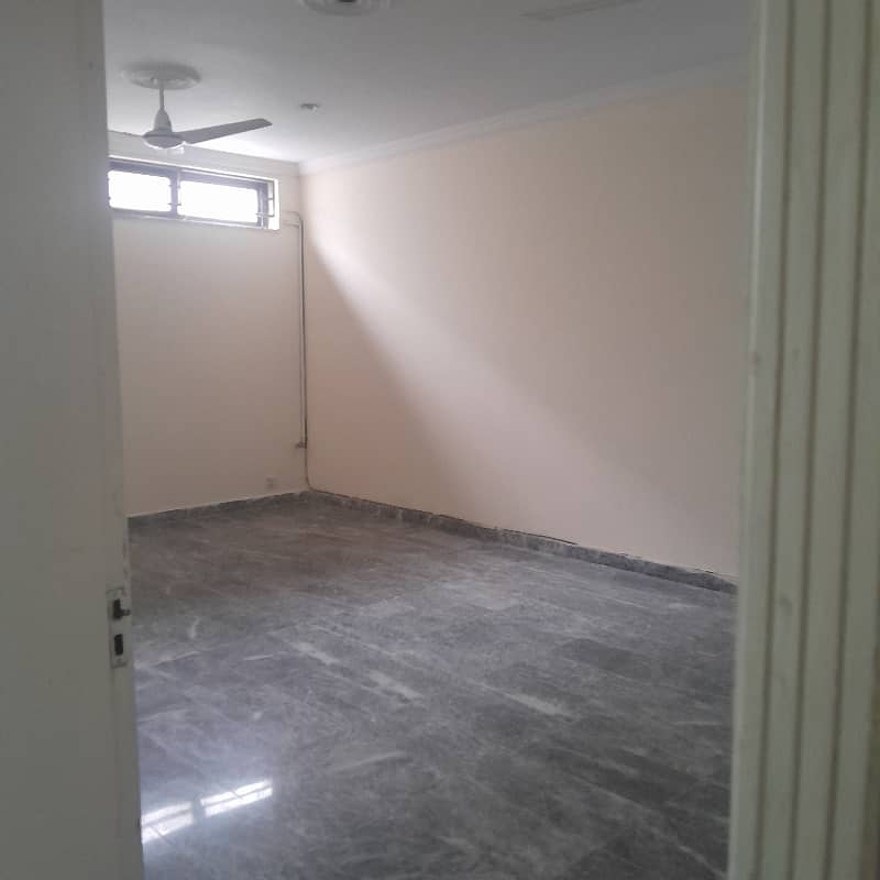 1 kanal lower ground portion available for rent in E11 7