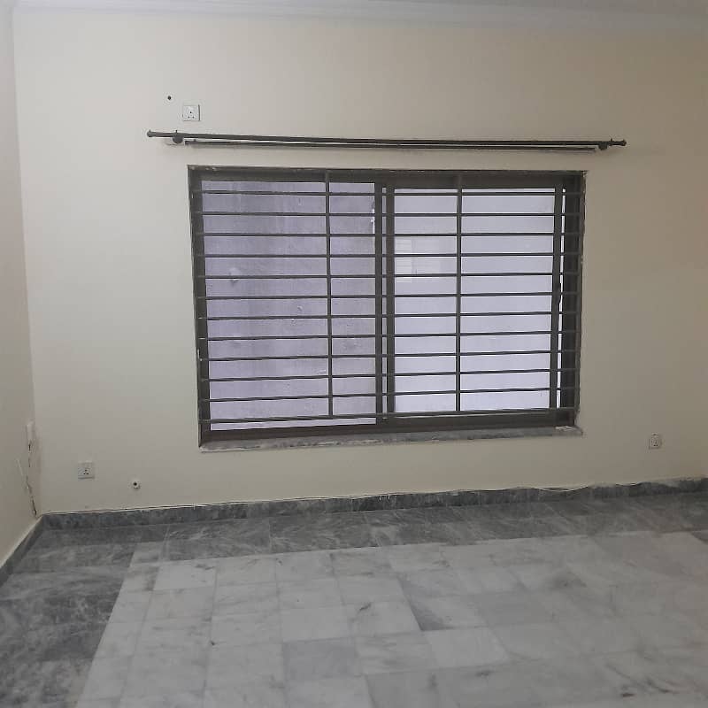 1 kanal lower ground portion available for rent in E11 12