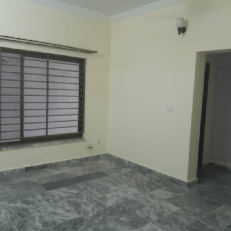 1 kanal lower ground portion available for rent in E11 20