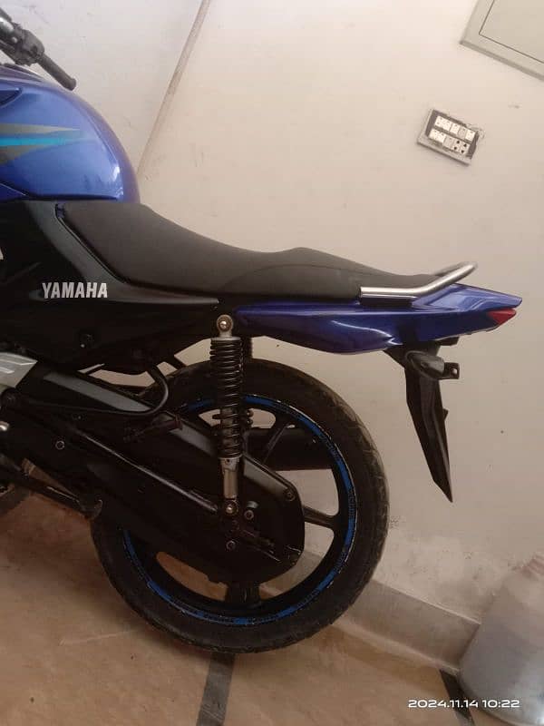 Yamaha ybr g 8