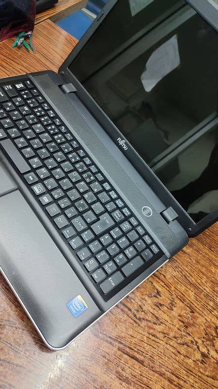 Fujitsu laptop japanese i 3 3rd generation 4gb ram 250 hard 4