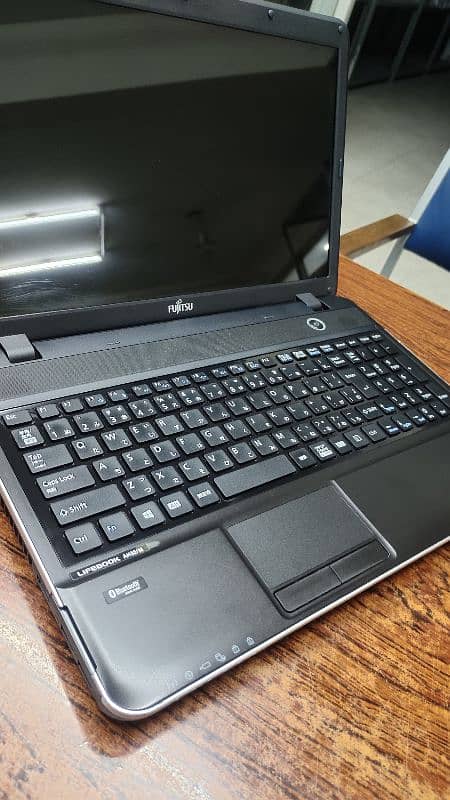 Fujitsu laptop japanese i 3 3rd generation 4gb ram 250 hard 5