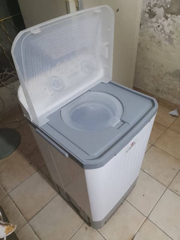 Spinner Dryer Machine for Sale 10/10 Condition 3