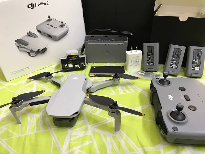 DJI MINI 2 FlyMore Combo in Mint condition. 1