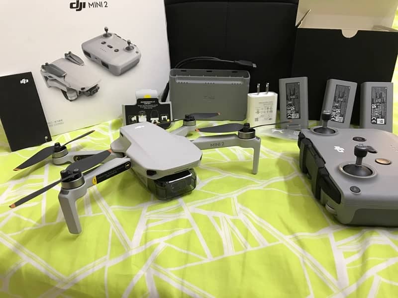 DJI MINI 2 FlyMore Combo in Mint condition. 2