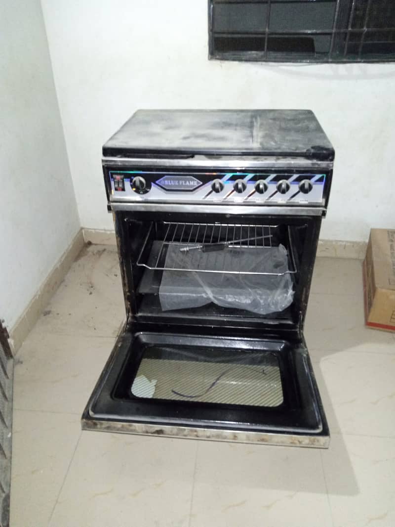 3-Burner Gas Oven with Single-Door Oven Compartment 1