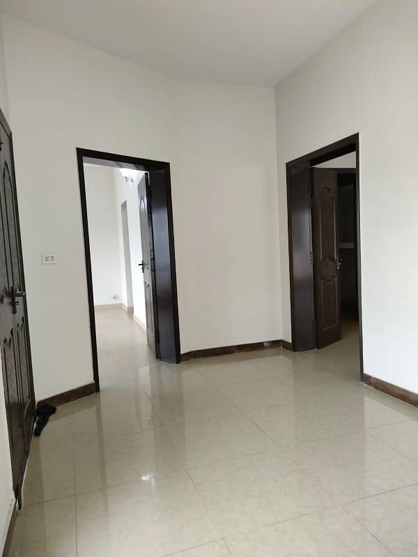 BEAUTIFUL LOCATION 17 Marla 4 Bed House For Sale In Askari 10 Lahore Cant 3