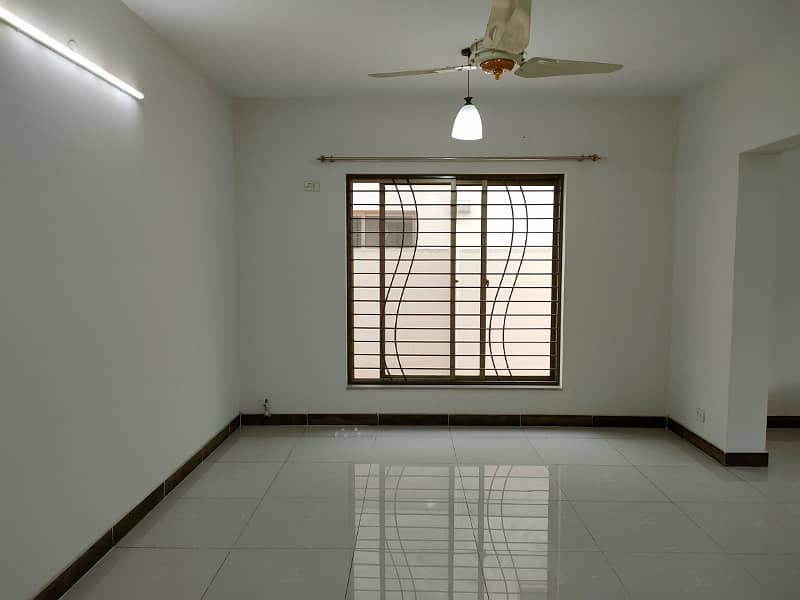 BEAUTIFUL LOCATION 17 Marla 4 Bed House For Sale In Askari 10 Lahore Cant 12