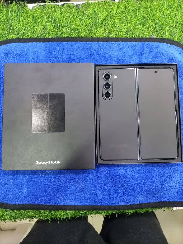 Samsung Galaxy Z fold 5, 12/512gb, with ACCIDENTAL COVERAGE WARRANTY 6