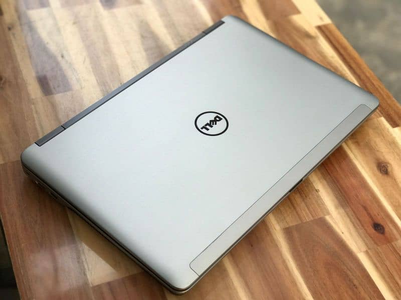 Dell Sliver Core i5 4th Generation (Ram 8GB + SSD 128GB) 15.6 Display 3