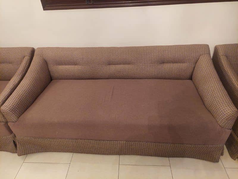 URGENT SALE. 5 SEATER SOFA SET.  NEWLY FOAM AND CLOTH CHANGED. 1