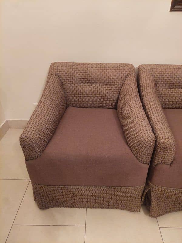 URGENT SALE. 5 SEATER SOFA SET.  NEWLY FOAM AND CLOTH CHANGED. 2