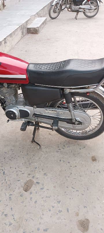 Honda 125 for sale urgently 2nd owner hn  mry name py ha 2