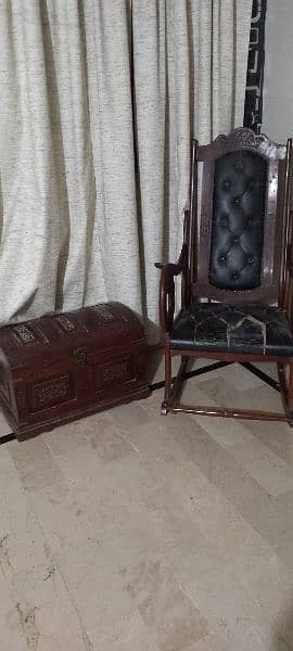 antique style chair with trunk box 1