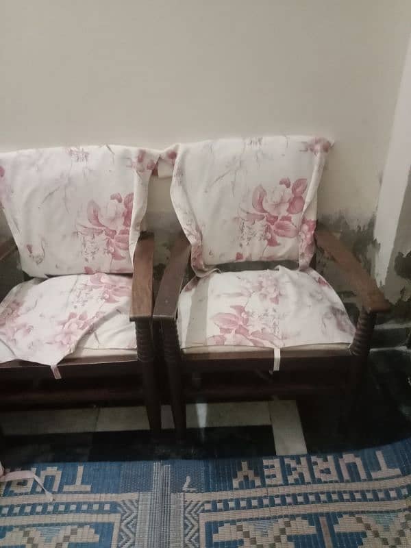 4 Sheesham Chairs 0