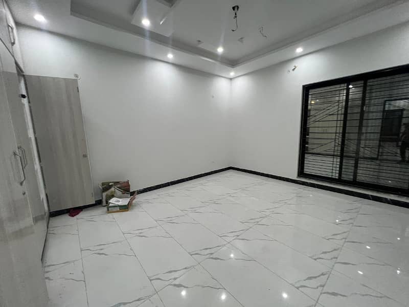 Upper Portion Of 10 Marla Available For Rent In Bahria Town Lahore 0