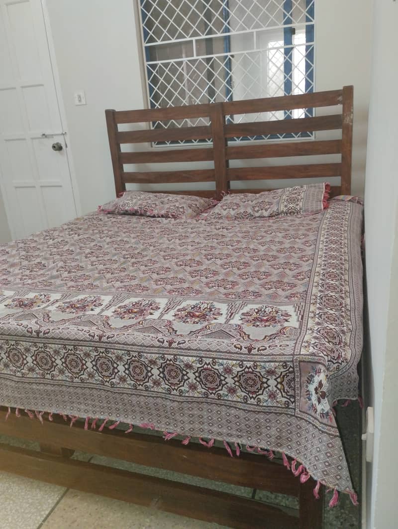 10/10 condition bed set available 2