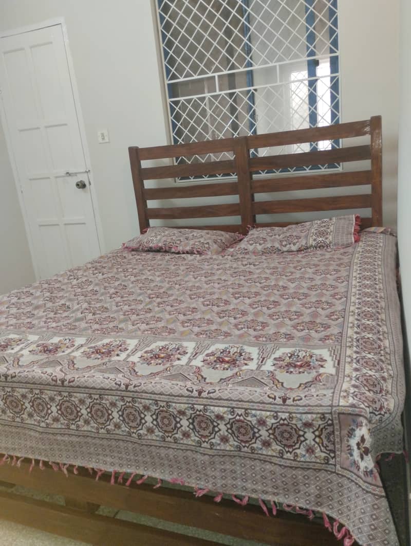 10/10 condition bed set available 3