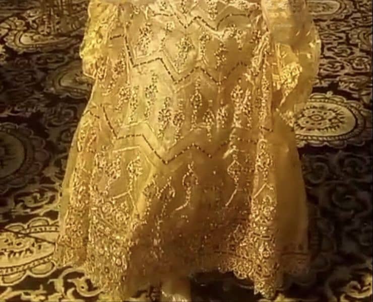 golden lehnga for mehndi 0