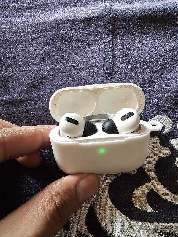 Airpods pro 1st gen 0