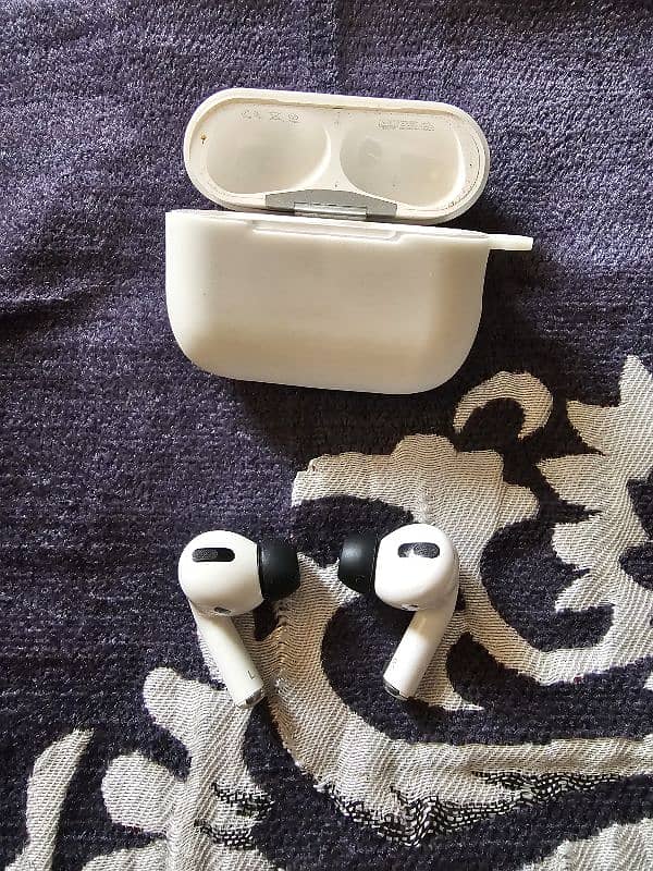 Airpods pro 1st gen 1