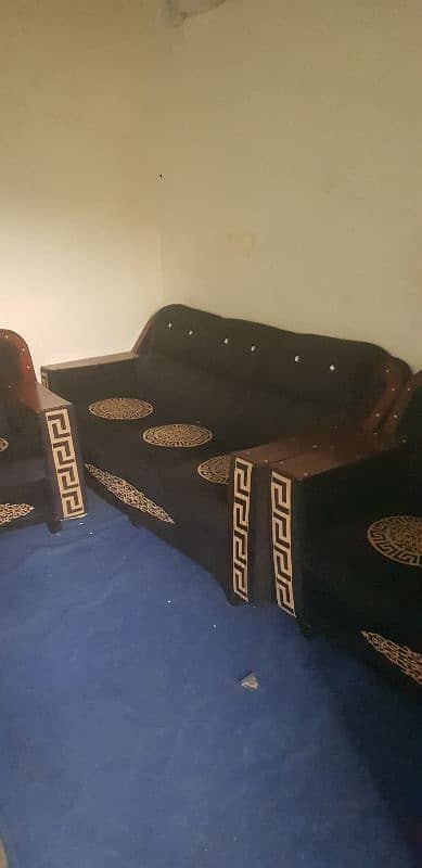 SOFA BLACK OR GOLDEN STYLE 1 MOTH USE ONLY 0