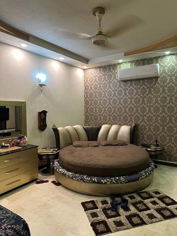 Kanal Modern Ouclass Lavish Maintained Bungalow very near to park 14