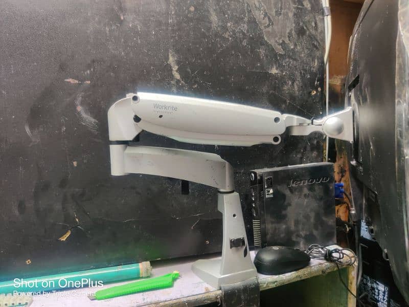 Monitor Arm 3