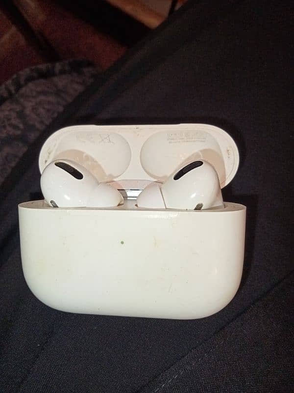 air pods pro new condition box available pice less ho gaye gi 0