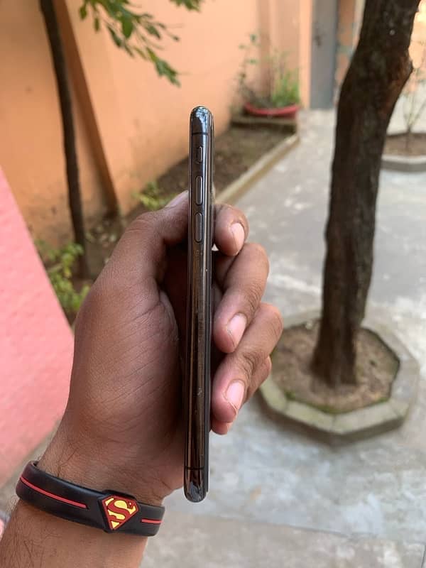 iPhone X 64GB  NON PTA 9