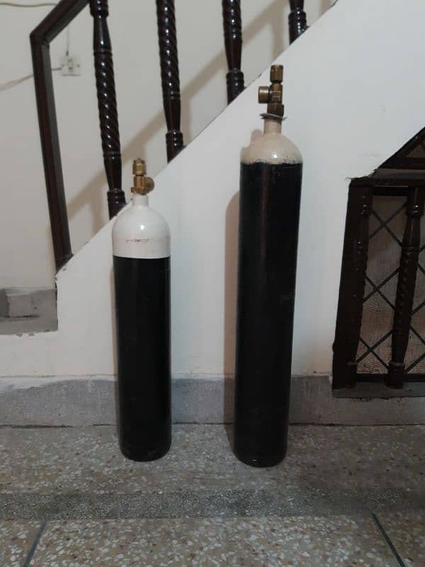 oxygen cylinders 0