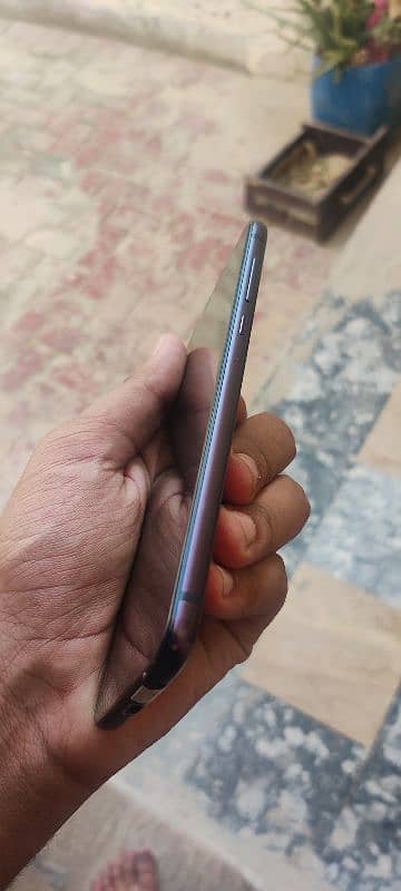 Motorola Z4 4/128 Non PTA  display finger hasirf glass ka rang utra ha 6