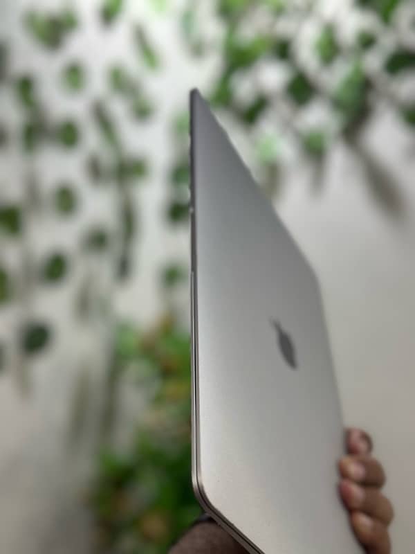 MACBOOK Air 13inch 12